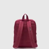 Mochila Bubba de la colección Originals, color bordó, con diseño acolchado y acabado mate. Cuenta con un compartimento principal espacioso, bolsillo frontal con cierre y correas acolchadas para mayor comodidad.