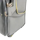 Valija mediana modelo Hamburgo, color gris con detalles en amarillo, de material textil con cuatro ruedas y candado TSA.