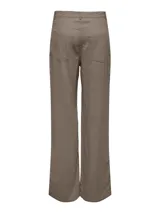 Pantalón de tiro extra alto, corte wide leg, color marrón topo (walnut). Presenta cierre frontal de botones y bolsillos laterales.