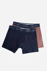 Pack de dos bóxers de algodón con elástico en la cintura con el logo de la marca Brooksfield. Uno de los bóxers es de color azul marino y el otro es de color terracota.
