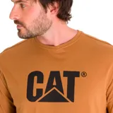 Remera color ocre con logo CAT estampado en negro en el pecho.