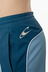 Short de baño técnico O'Neill Why2k de diseño bicolor en tonos azul y celeste, con cordón de ajuste blanco en la cintura y el nombre de la marca impreso en la pierna.