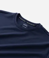 Remera deportiva Get Over de color azul marino, confeccionada en tech fleece con tecnología dry de secado rápido, cuello redondo y manga corta, de corte holgado.