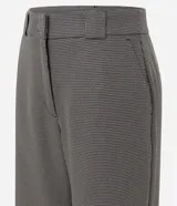 Pantalón sastrero de corte recto con estampado pied de poule, trabillas largas, pliegues delanteros sutiles y bolsillos traseros funcionales.