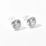 Par de aros tipo botón de plata 925 con cristal facetado transparente engarzado.