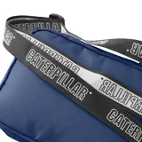 Bolso bandolera azul con logo de Caterpillar en blanco y correa ajustable con el nombre de la marca en negro y blanco.