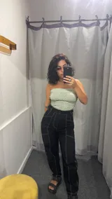 Top bandeau color verde agua con frunces elásticos.