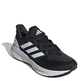Championes de running Adidas modelo Ultrarun 5, color negro con detalles en blanco. Presentan exterior de malla transpirable, mediasuela con tecnología de amortiguación Bounce 2.0, suela Adiwear de alta resistencia y plantilla OrthoLite.