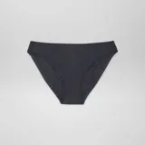 Pack de tres braguitas clásicas de algodón color beige con borde de encaje.