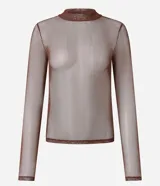 Remera de manga larga confeccionada en tule liso con efecto de transparencia. Presenta un diseño ajustado al cuerpo, ideal para usar como prenda base en capas.