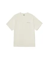 Remera de manga corta color blanco hueso, con cuello redondo y logo de la marca Obey estampado en pequeño en el pecho.