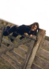 Pantalón de lana azul marino con rodilleras de corderito azul.