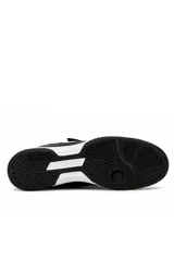 Zapatillas de fútbol sala Lotto modelo Bologna ID, color negro con detalles en blanco y la bandera de Italia en el talón. Cuenta con capellada sintética pespuntada, lengüeta rebatible con logo y suela de goma apta para superficies indoor.