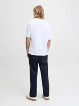 Pantalón de buzo azul marino de corte recto, con cintura elástica y bolsillos laterales.