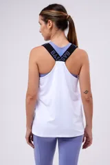 Musculosa deportiva blanca con tirantes anchos negros con la inscripción "BASSET SPORT CLUB" en blanco.