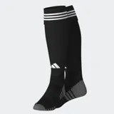 Medias de fútbol Adidas Adi26 de caña alta, color negro con detalles en gris en puntera y talón, y las tres tiras blancas características en el puño superior. Incluyen el logo de la marca en blanco y zonas de malla elástica para mayor transpirabilidad.
