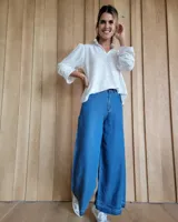 Pantalón de jean azul de corte palazzo.