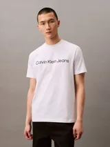 Remera blanca de algodón con cuello redondo y logo "Calvin Klein Jeans" estampado en el pecho.