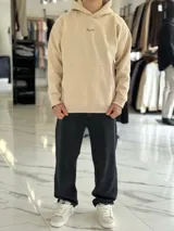 Pantalón de jean celeste de corte oversize y pierna recta.