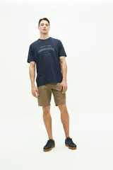 Remera clásica de manga corta color lila, con estampado frontal del logo "BROOKSFIELD CLUB" en blanco.