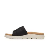 Sandalia tipo slide Merrell con capellada de cuero negro y correa ajustable con hebilla. Presenta una plantilla de corcho y una entresuela de espuma gruesa en color crema con suela de goma.