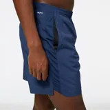 Short de running New Balance Accelerate 5 Inch, color azul marino, con logo reflectante en la pierna izquierda. Confeccionado en poliéster ligero con tecnología NB DRY de secado rápido, forro interior de crepé y bolsillos laterales.