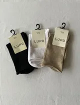 Pack de tres pares de medias de vestir marca Lupo, de caña media, sin puño, en colores negro, blanco y beige.