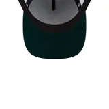Gorro New Era modelo 9FORTY, con visera curva, corona estructurada y parte trasera de malla. Logotipo de los Athletics bordado en el frente y bandera de New Era bordada en el lateral izquierdo.