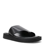 Sandalias Miss Carol modelo Amalia, color negro, tipo ojota con plataforma baja y tira ancha superior con separación para el dedo.