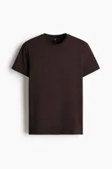 Remera de algodón liviano color marrón, de corte ajustado, cuello redondo ribeteado y mangas cortas.