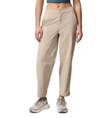Pantalón Columbia Shale Ridge color beige, de corte recto, con cintura parcialmente elástica, bolsillos laterales con cierre y bolsillos utilitarios.