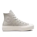 Championes Converse Chuck Taylor All Star de caña alta, color gris con textura símil piel de reptil y plataforma.