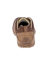 Championes Cat modelo Instruct, de estilo casual y flexible. Confeccionados en cuero color beige, cuentan con forro interno de malla respirable, plantilla EASE para mayor comodidad y suela de goma resistente.
