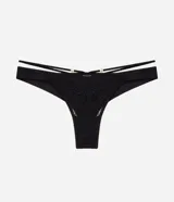 Conjunto de lencería de dos piezas confeccionado en encaje negro con transparencias. El corpiño es de estilo triangular con escote profundo, tirantes dobles y detalles de herrajes dorados. La bombacha es de corte bikini con tiras dobles laterales y adornos metálicos dorados.