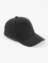 Gorra tipo cap de gamuza sintética con diseño clásico de seis paneles y visera curva.