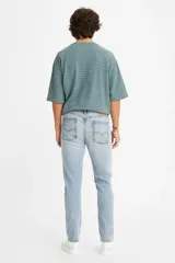 Pantalón de jean celeste de corte skinny, tiro medio y confeccionado en tejido rígido.