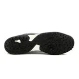 Championes de fútbol Diadora Capri TF, color negro con detalles en blanco.