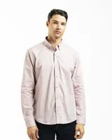 Camisa de manga larga color azul marino, confeccionada en algodón, con cuello abotonado (button-down) y un pequeño logo bordado en el pecho.