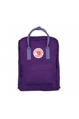 Mochila Fjallraven Kanken color violeta con detalles en gris. Fabricada en Vinylon F, un tejido resistente al agua y a la suciedad.