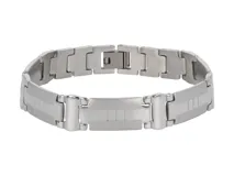 Pulsera de acero plateado con eslabones rectangulares y cierre de broche.