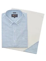 Camisa de manga larga RKF modelo Wf Pb, confeccionada en 100% algodón con diseño a cuadros en tonos celestes, blancos y azules. Cuenta con cuello americano abotonado, cierre frontal de botones, bolsillo en el pecho con el logo bordado de la marca y calce regular.