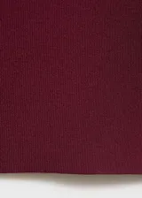 Pantalón de punto fino color bordó, de tiro medio y diseño largo con corte recto y cintura con goma elástica.