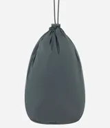 Campera cortavientos deportiva de corte cropped, color verde oscuro. Presenta capucha, cierre frontal con cremallera, mangas largas con puños elásticos y cordón ajustable en el ruedo.