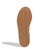 Championes urbanos Adidas modelo Court VL 3.0, color marrón con las icónicas tres tiras en blanco. Presentan una capellada de gamuza, cordones al tono y una suela de goma vulcanizada en color caramelo.