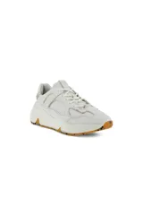 Zapatillas Ecco Chunky Sneaker color blanco hueso, con cordones y suela gruesa con detalles en marrón.