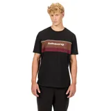 Remera de manga corta color negro con franjas horizontales en tonos marrón y bordó en el pecho, con el logo de la marca estampado en blanco.