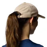 Gorra Columbia modelo Twin Canyon Ball Cap, color beige con el logotipo de la marca bordado en el frente. Cuenta con cierre posterior ajustable.