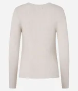 Suéter de punto acanalado color beige, con cuello redondo y mangas largas. Confeccionado en tejido tricot con textura suave y ajuste al cuerpo.