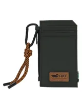 Billetera tarjetero de poliéster reciclado resistente al agua, color verde oscuro. Cuenta con múltiples espacios para tarjetas, tecnología de protección RFID y un mosquetón metálico con cordón decorativo naranja y negro.