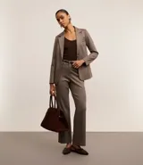 Pantalón de vestir de punto roma con estampado de cuadros príncipe de gales, corte recto y cintura baja.